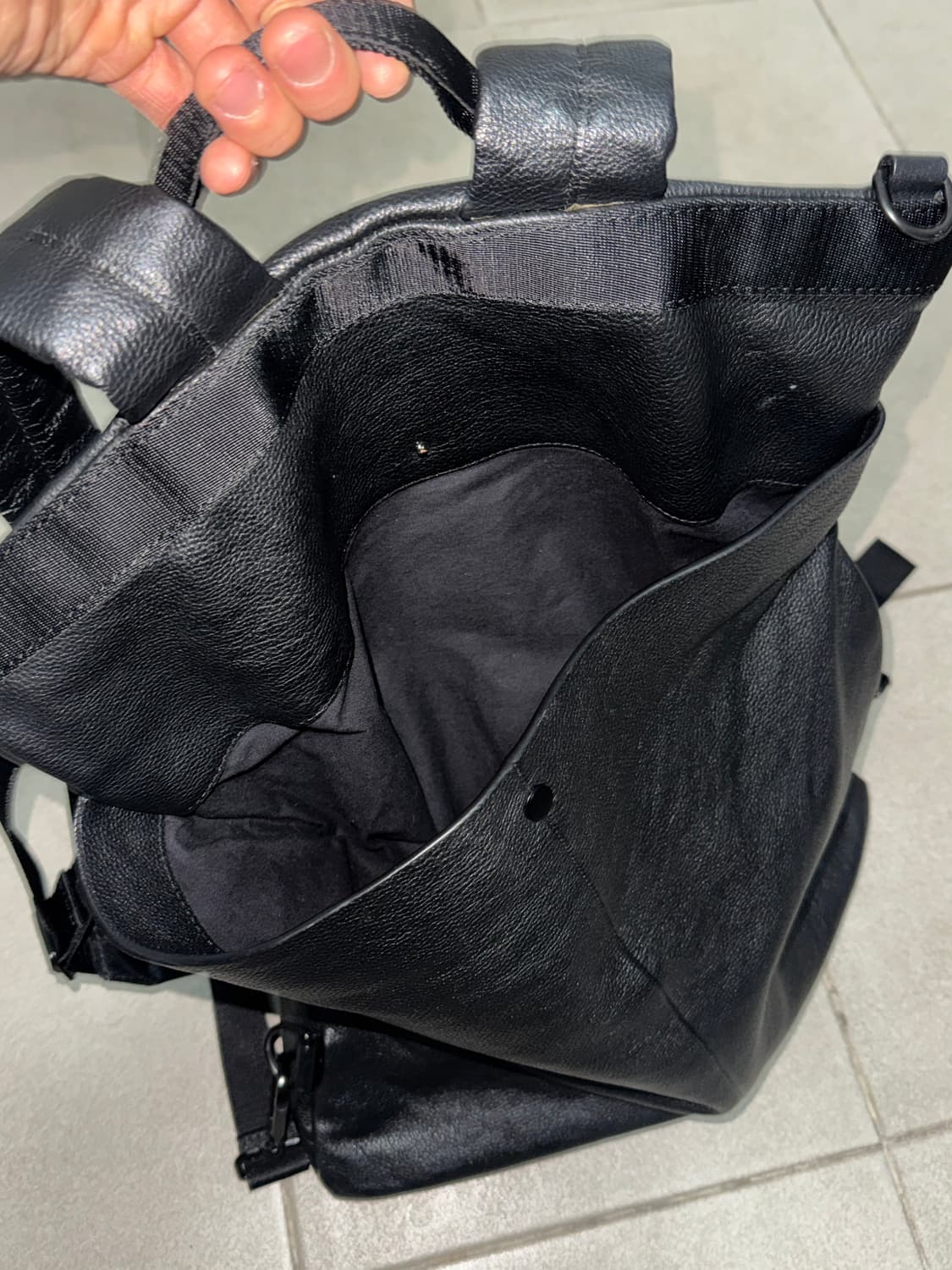 Cos 카우 하이드 레더 백 상품이미지5