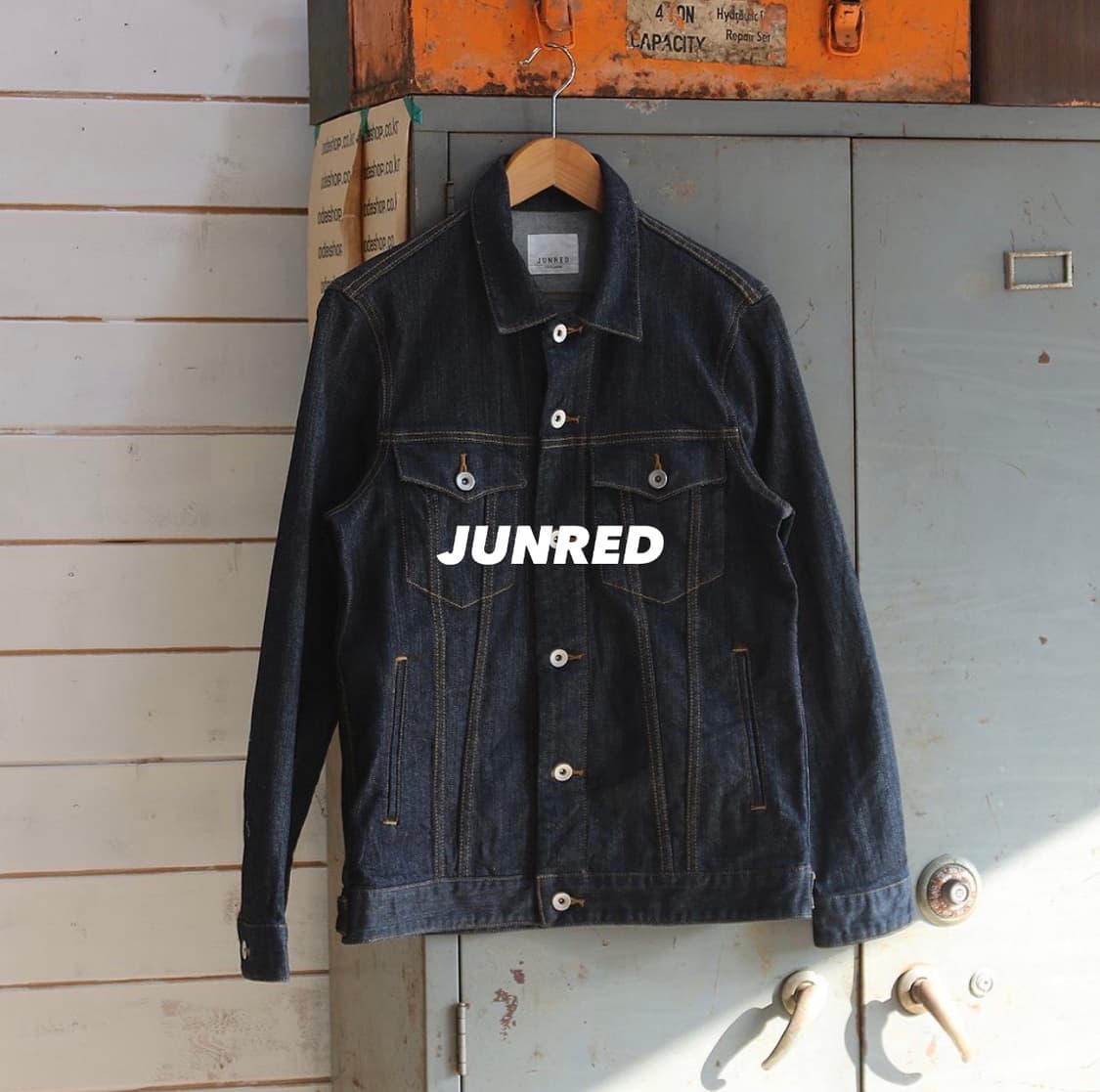 (착용컷) JUNRED 데님 트러커 자켓  상품이미지1