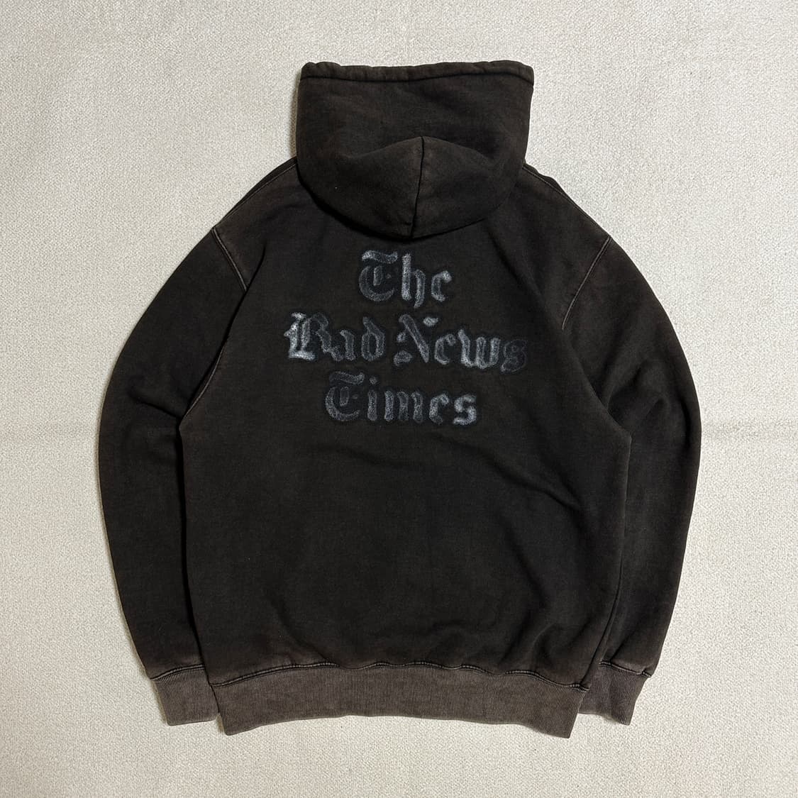 비바스튜디오 THE BAD NEWS 후디 상품이미지3