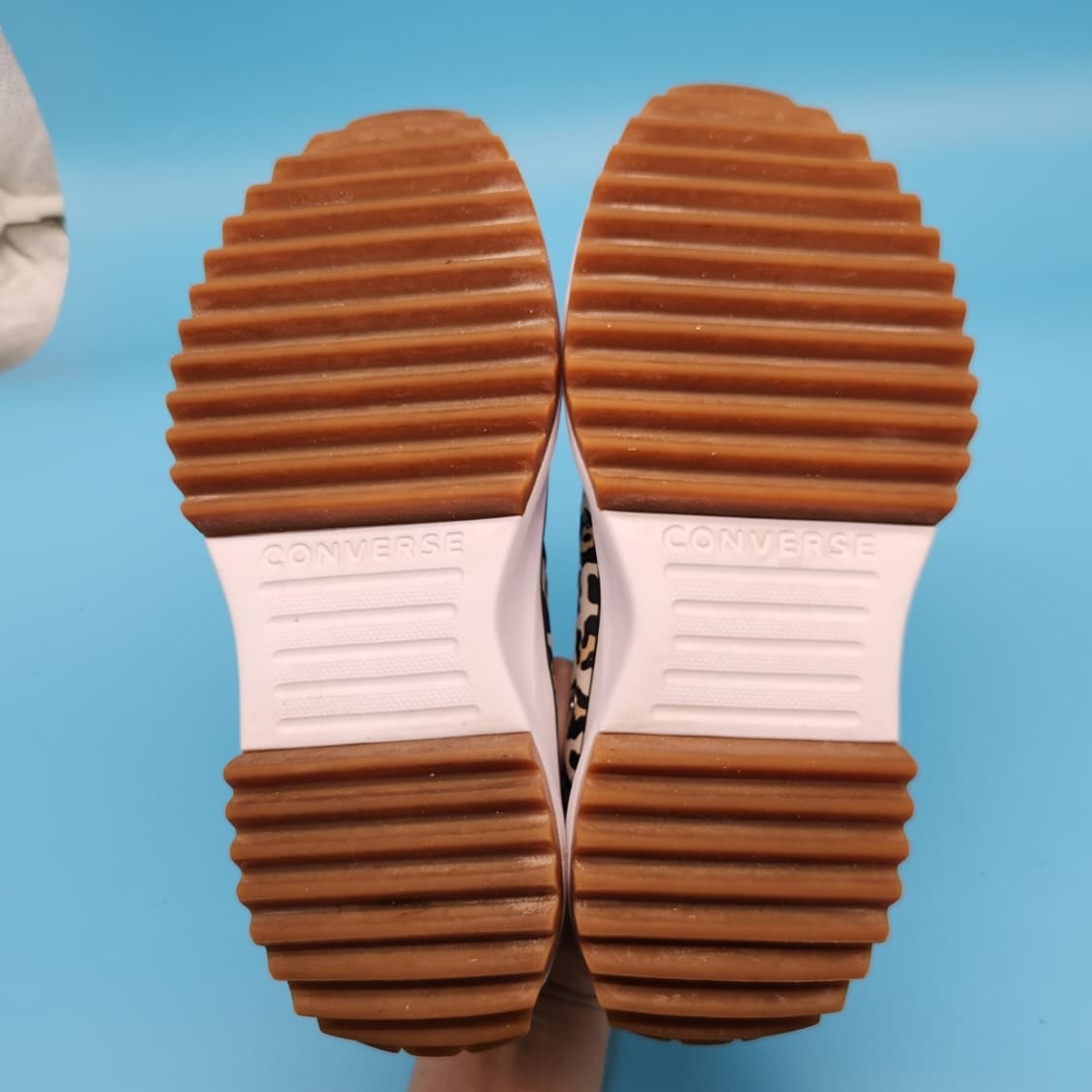 oo 컨버스 런스타 하이크 호피 여성스니커즈 235 상품이미지3