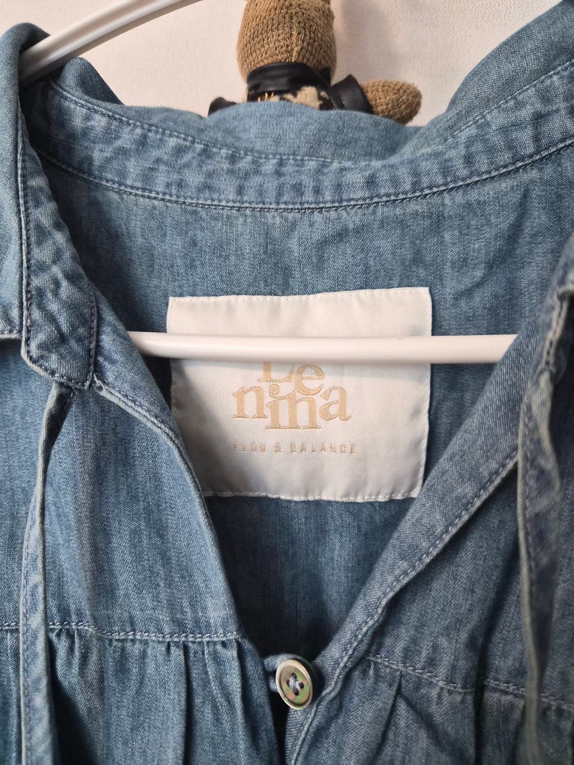 새상품 [LENINA] 르니나 에벨린(EVELYN) 브이넥 데님 셔츠 - 상품이미지5