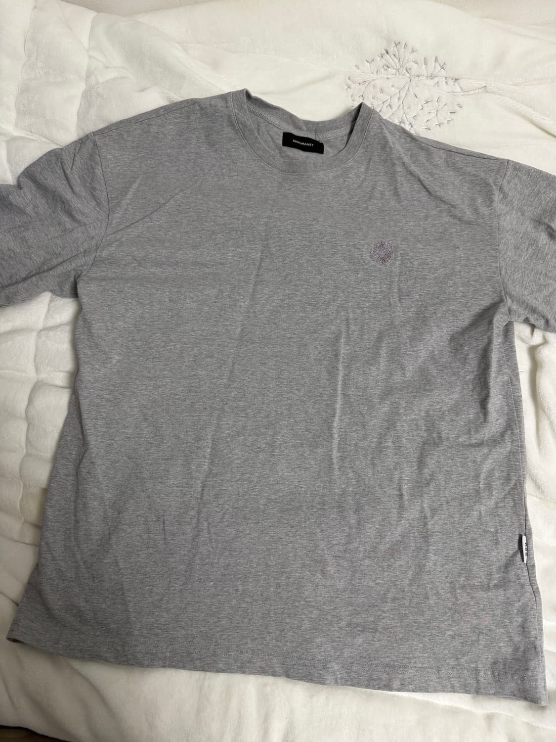 999휴머니티 EVD 이지 로고 하프 티셔츠 (멜란지 그레이) 상품이미지1