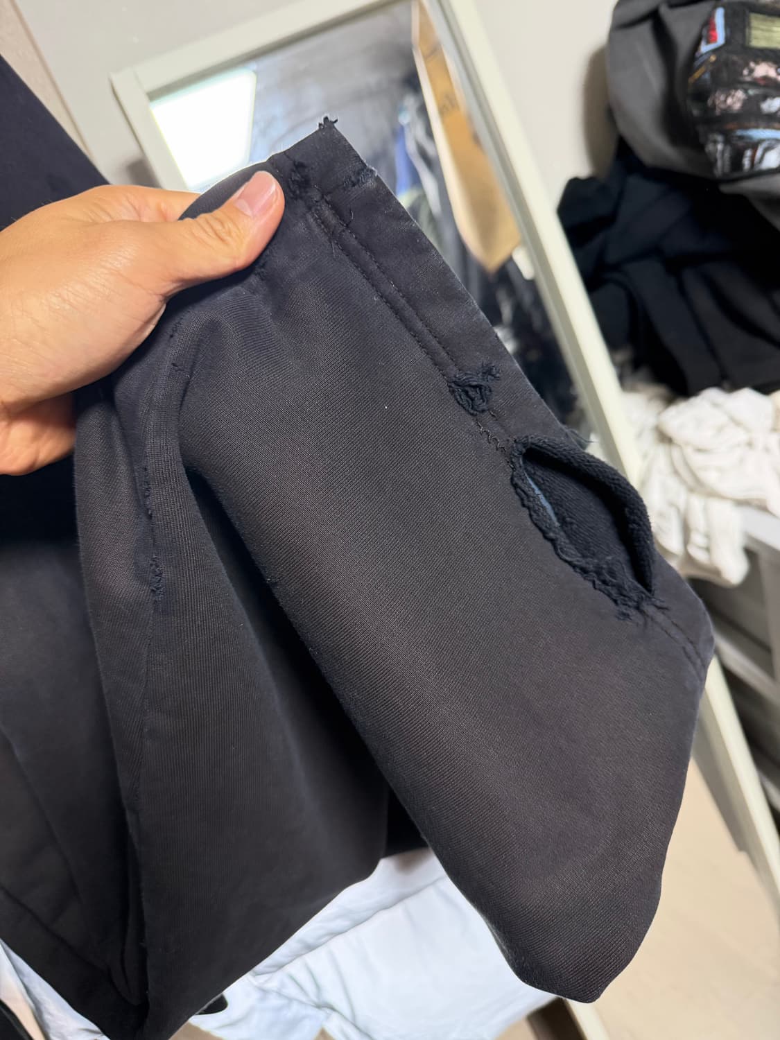 발렌시아가 워싱 데미지 스웨트팬츠 판매합니다. 상품이미지4
