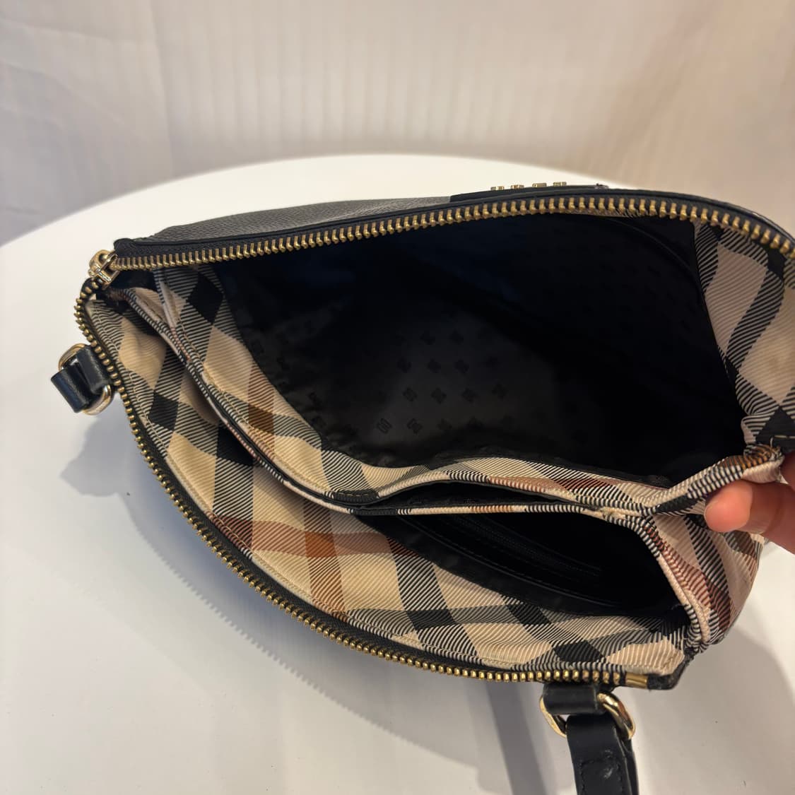 정품 닥스 소가죽 크로스백     상품이미지8