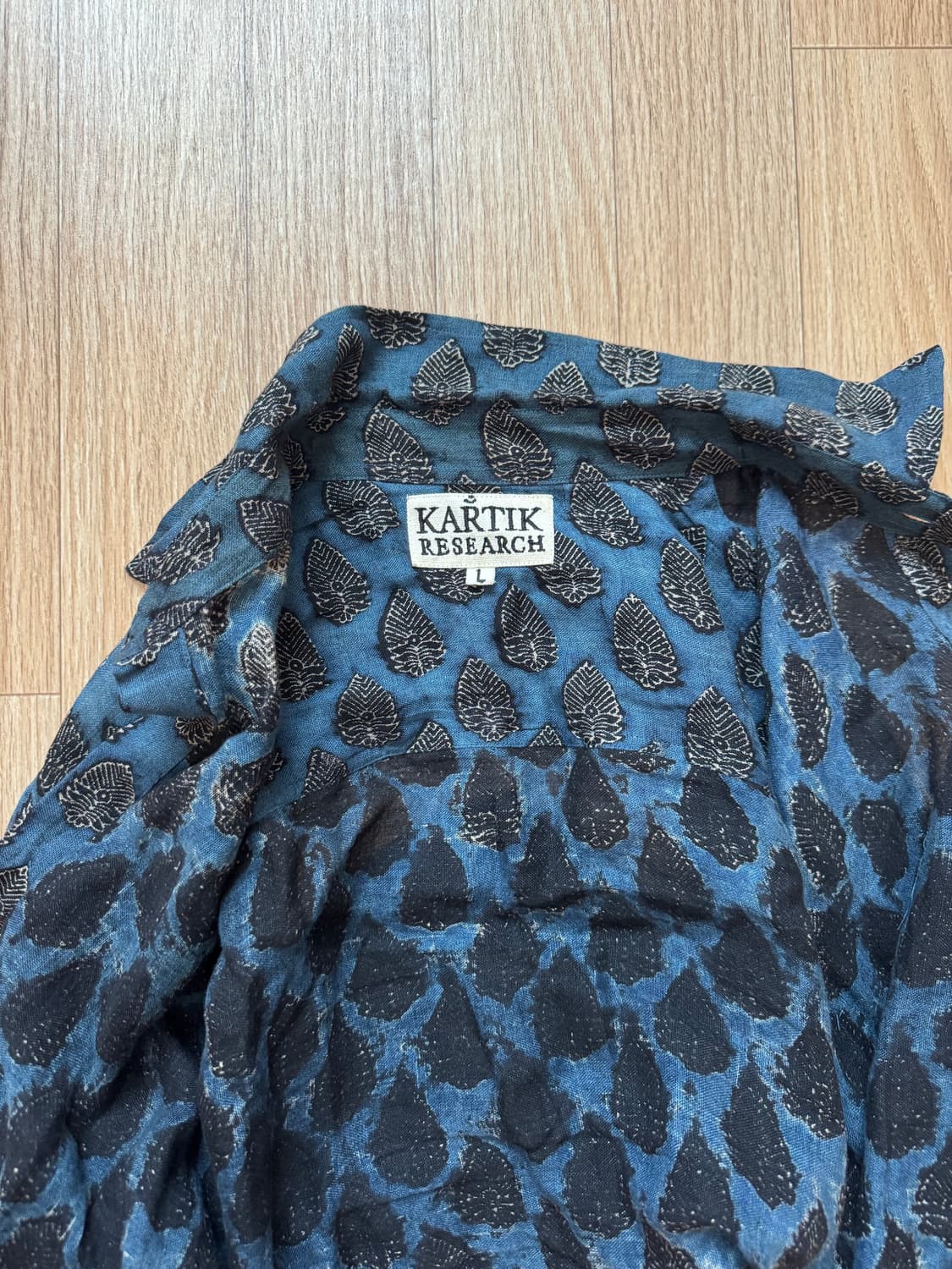 Kartik Research Leaf Shirts 상품이미지3