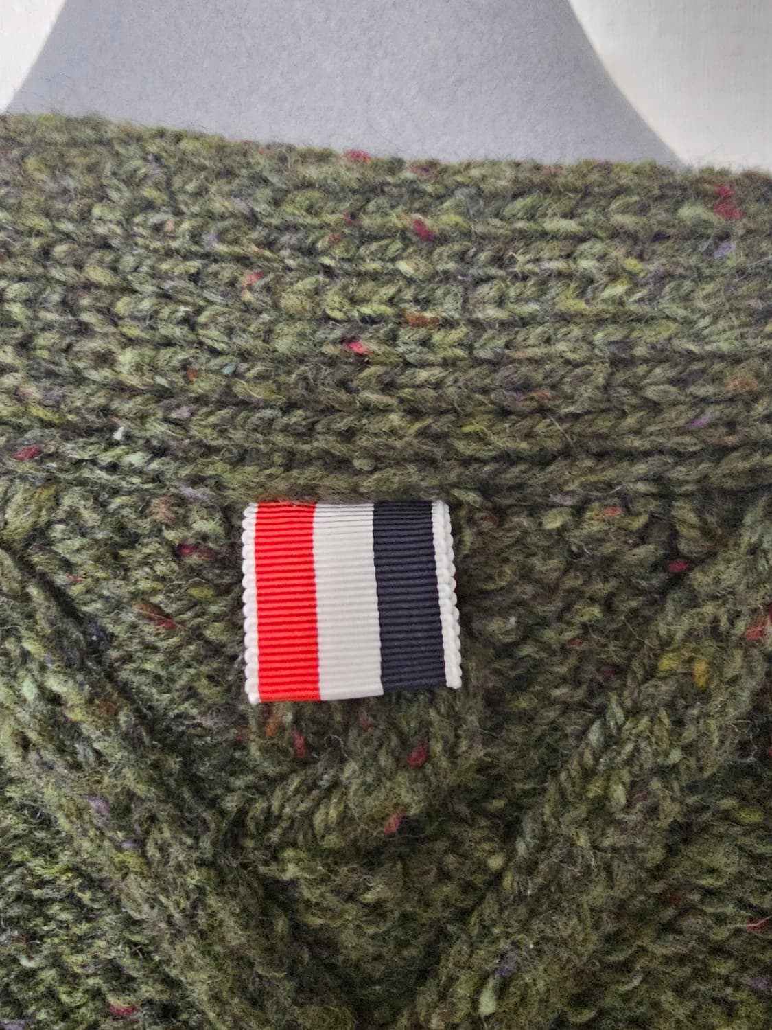 톰브라운 23fw 모헤어 사선완장 가디건(3/딥카키/정품) 상품이미지7