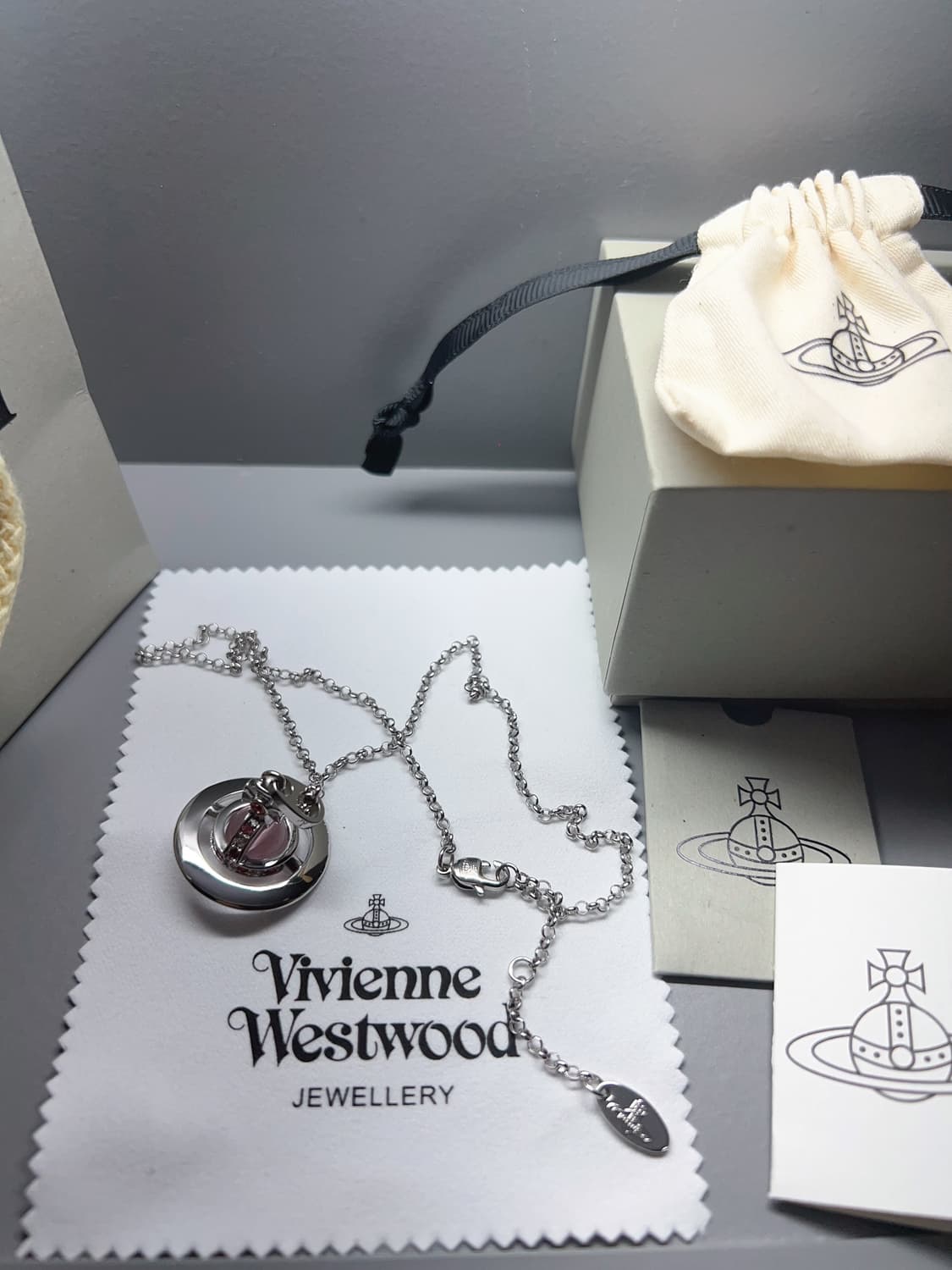 비비안웨스트우드 핑크 orb 목걸이 상품이미지2