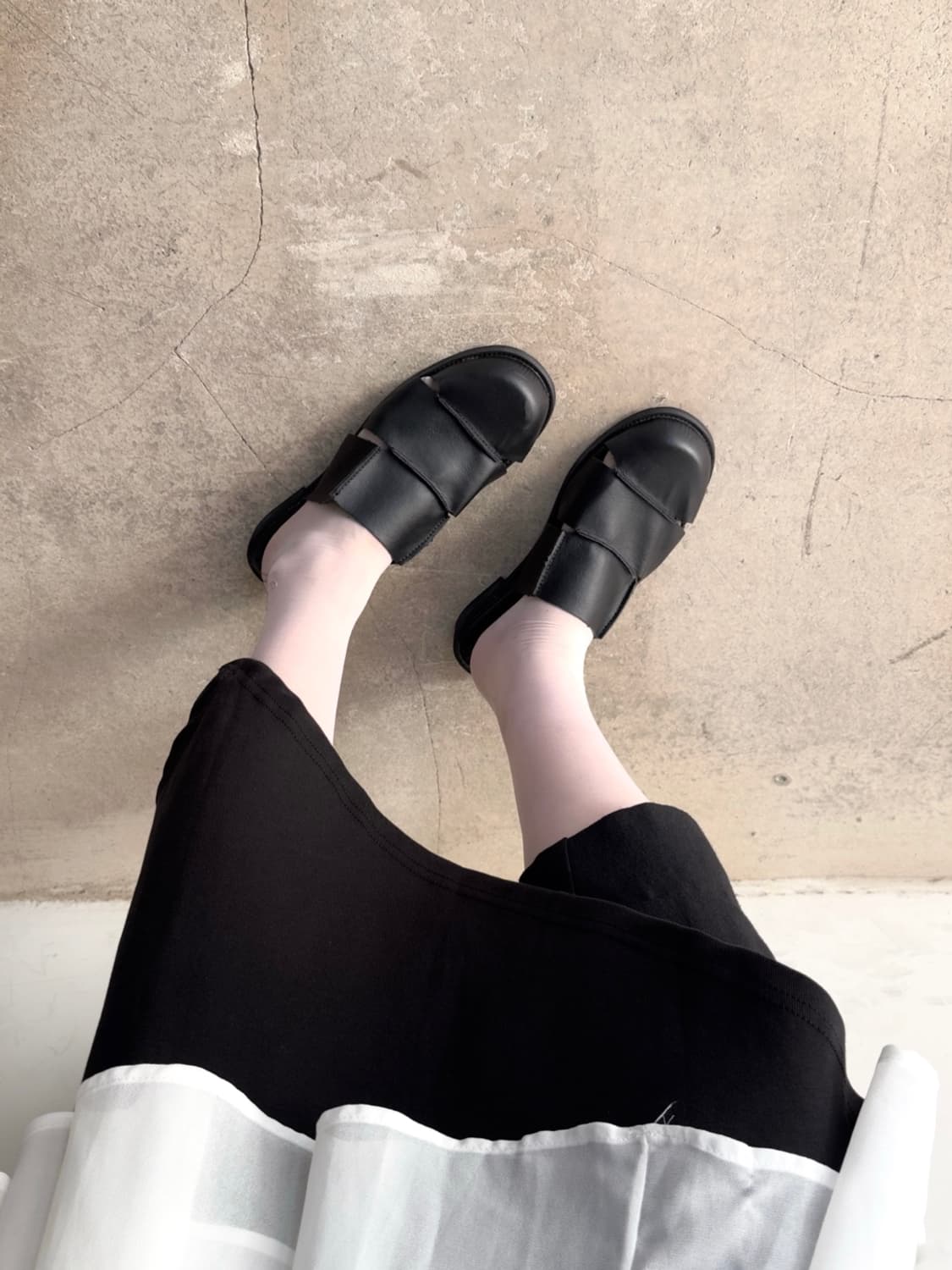 Round dark mule / black 상품이미지3