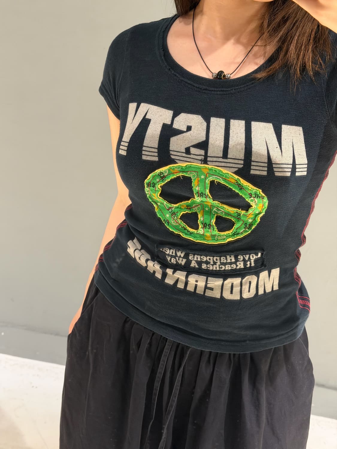 peace mark point lettering detail top 상품이미지3