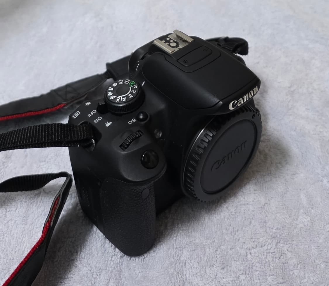 캐논 EOS 700D DSLR 카메라 팝니다. 상품이미지3