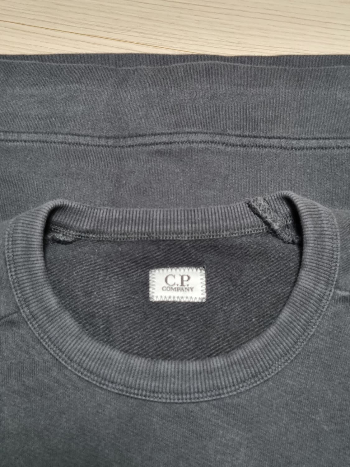 cp컴퍼니 지퍼디테일 맨투맨 상품이미지3