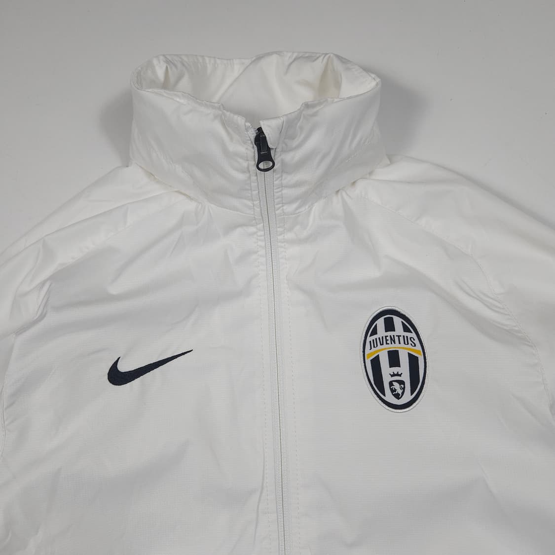 나이키 스우시 유벤투스 화이트 바람막이  상품이미지2