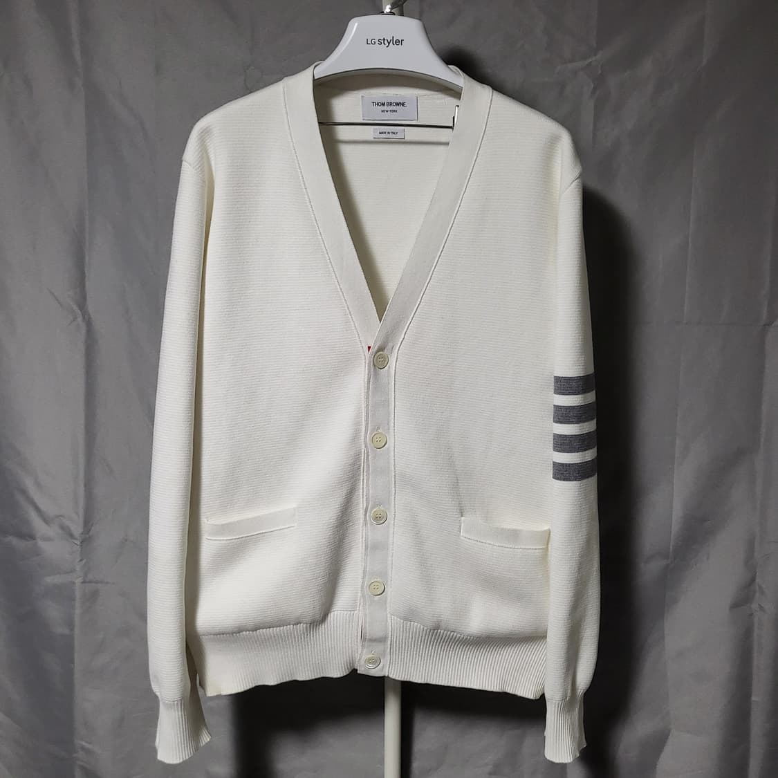 [새상품급/4 size]톰브라운 사선완장 밀라노 스티치 가디건 화이트 상품이미지2