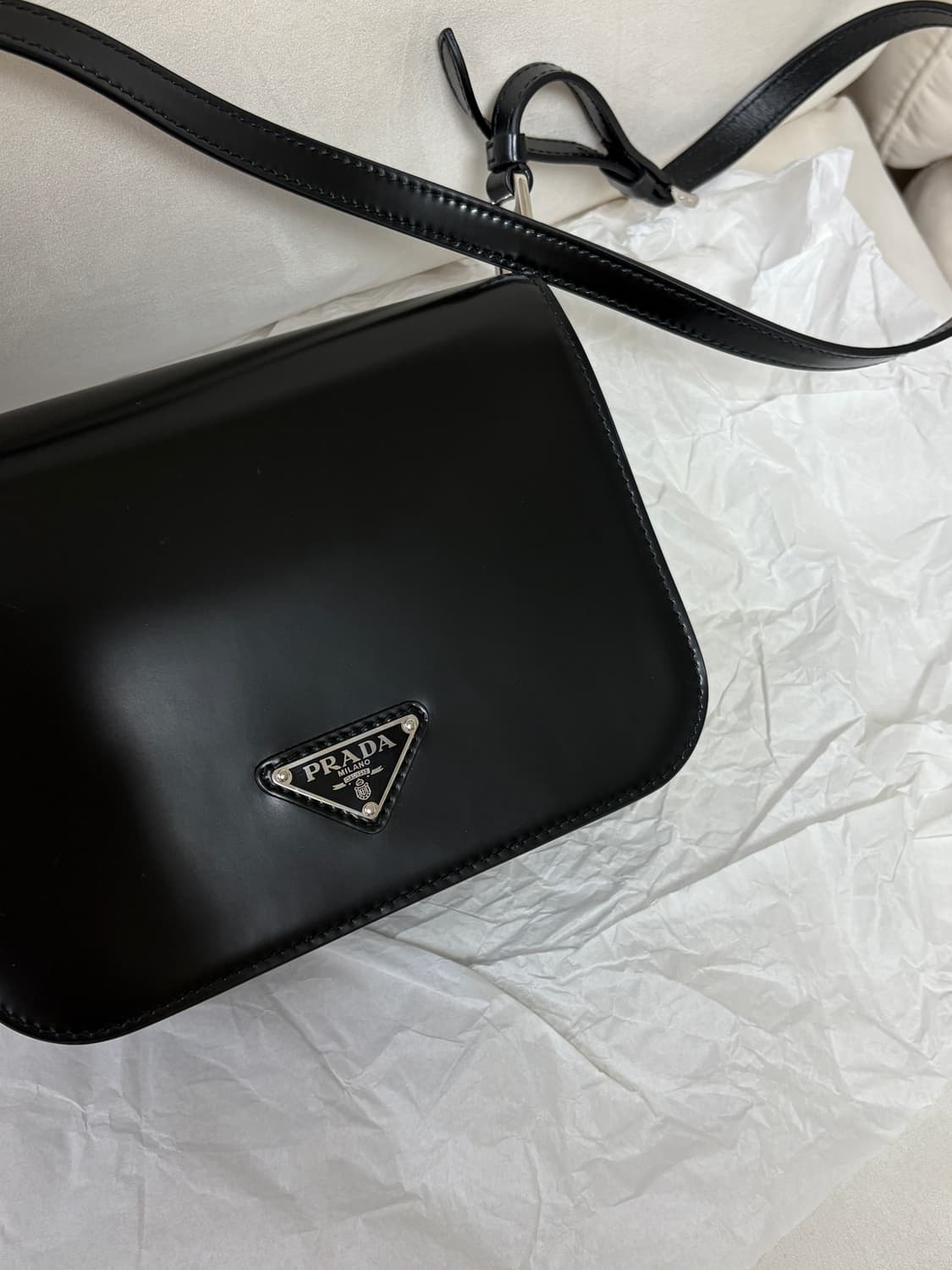 프라다 브러시드 가죽 숄더백 (1회 착용) 상품이미지3