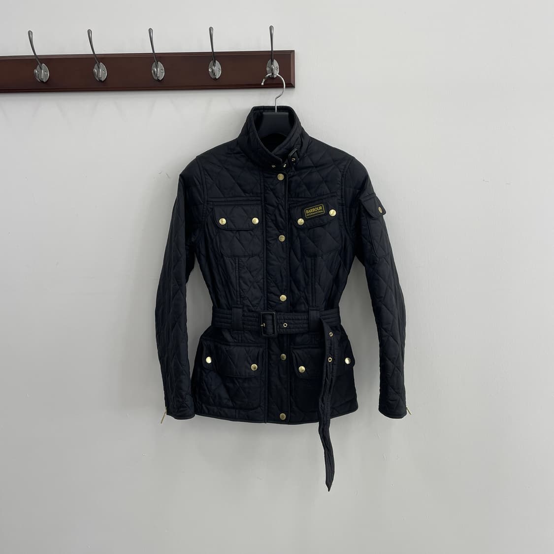 W 바버 퀼팅 인터네셔널 자켓 블랙 벨트 여성 상품이미지1