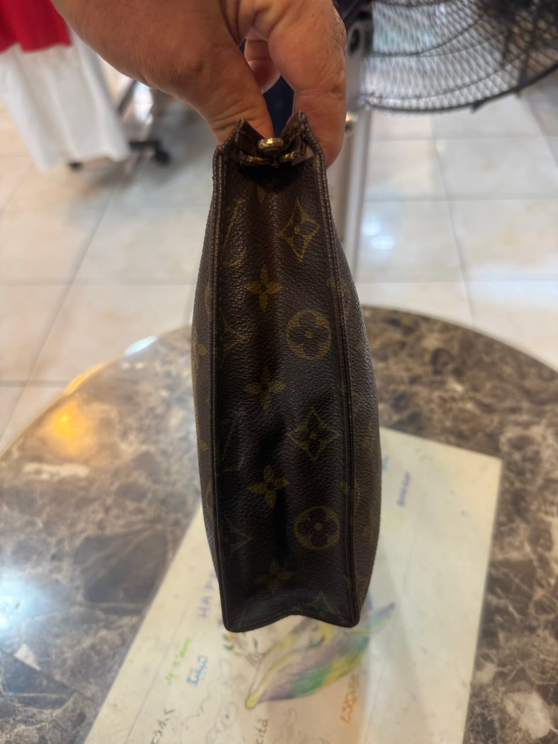 정품 루이비통 트일렛26 클러치 팝니다 상품이미지4