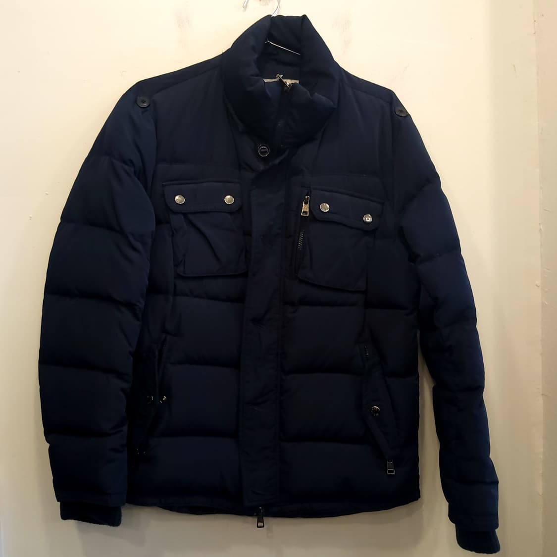 몽클레르 포켓 디테일 네이비 패딩 상품이미지2