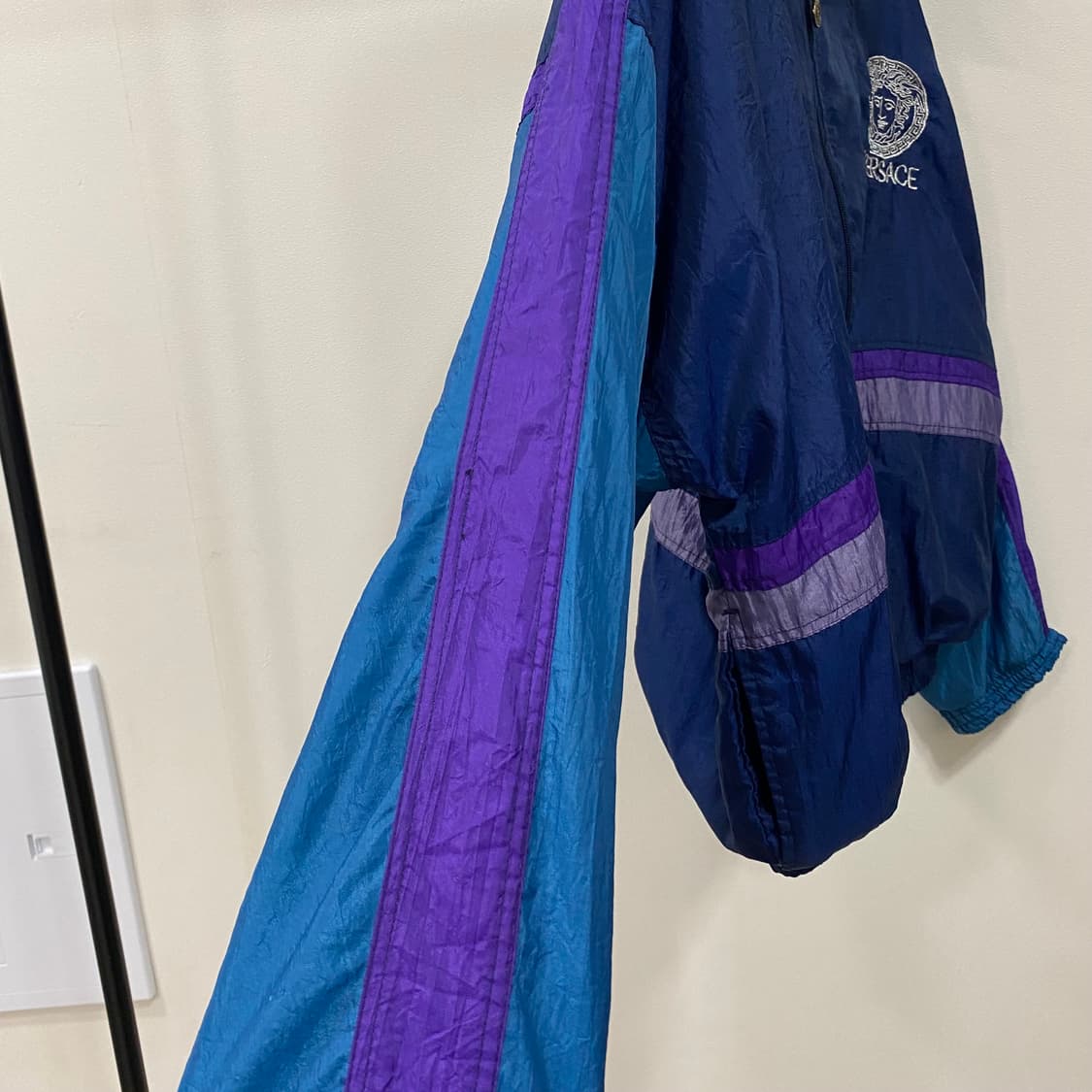 베르사체 진스 꾸띄르 올드스쿨 바람막이 자켓 상품이미지6