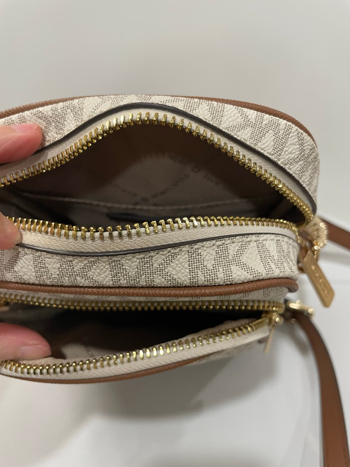 마이클코어스 MK 로고 크로스백 가방 상품이미지3