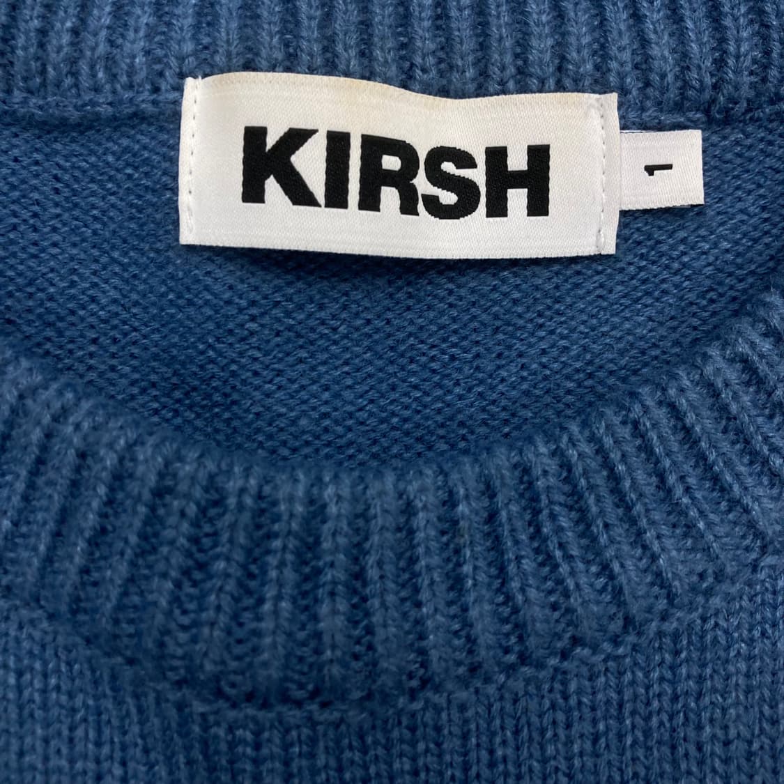 키르시 블루 컬러 스몰 로고 니트 베스트 상품이미지3