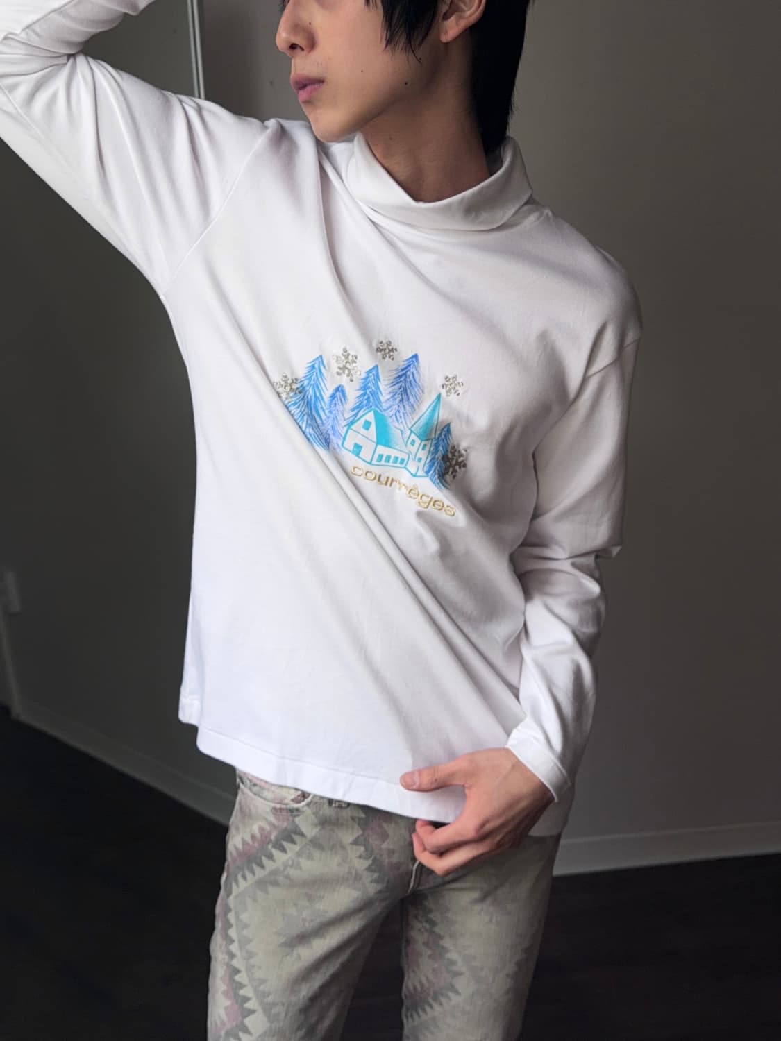 Courrèges "눈 내리는 숲 속의 집" 폴라 슬리브 상품이미지2