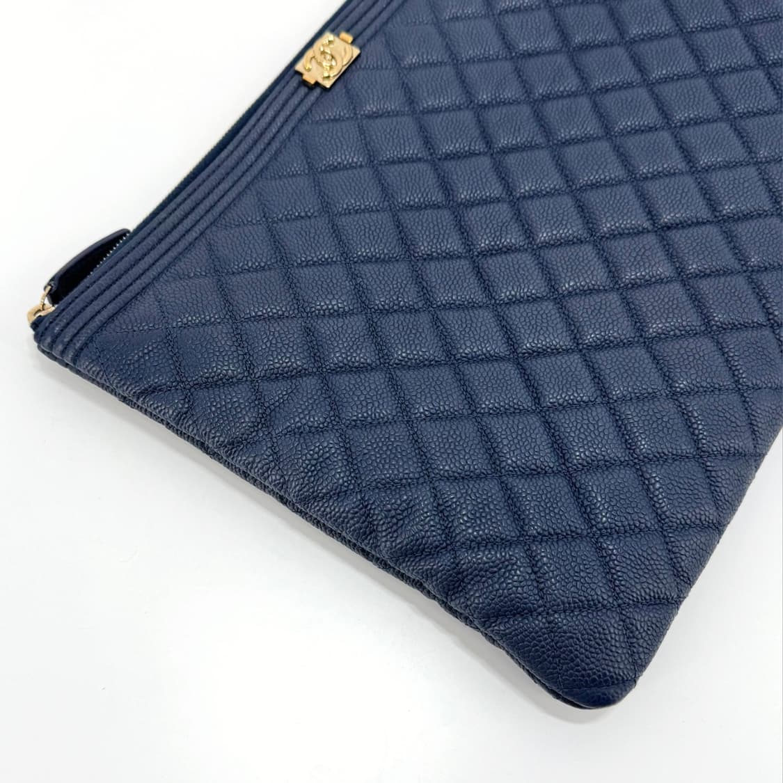 샤넬 캐비어 보이 클러치백 라지 네이비 상품이미지6