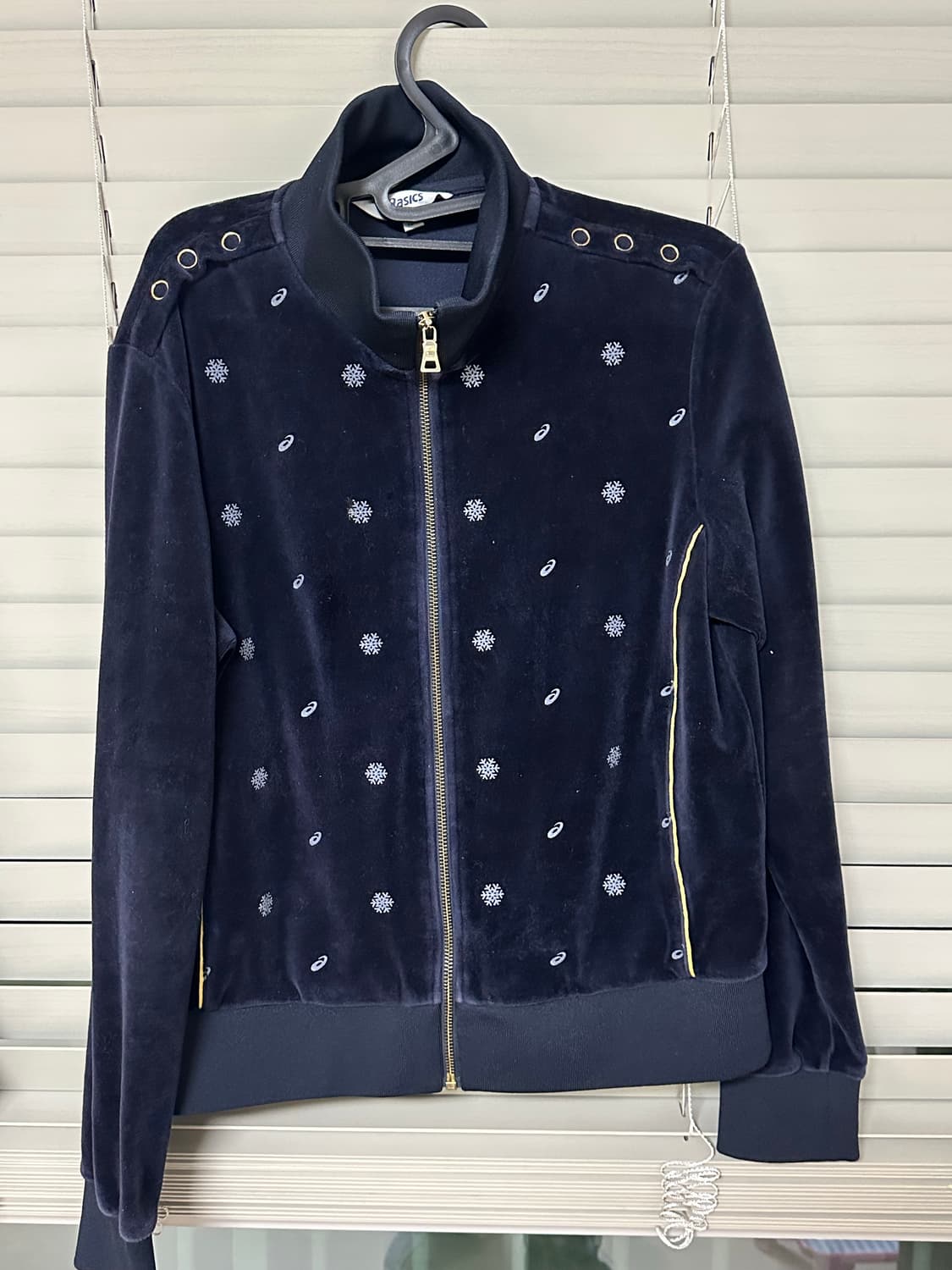 아식스 벨벳 집업 상품이미지1