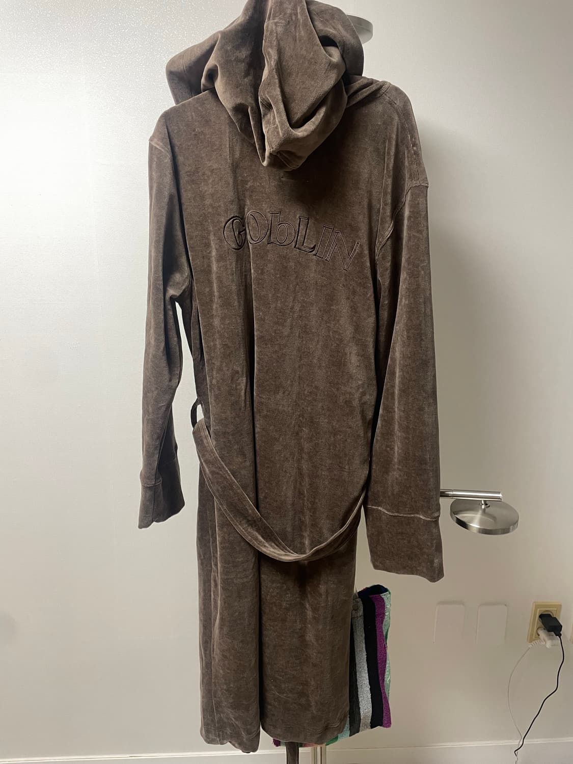 고블린웨어 벨벳 브라운 가운 상품이미지2