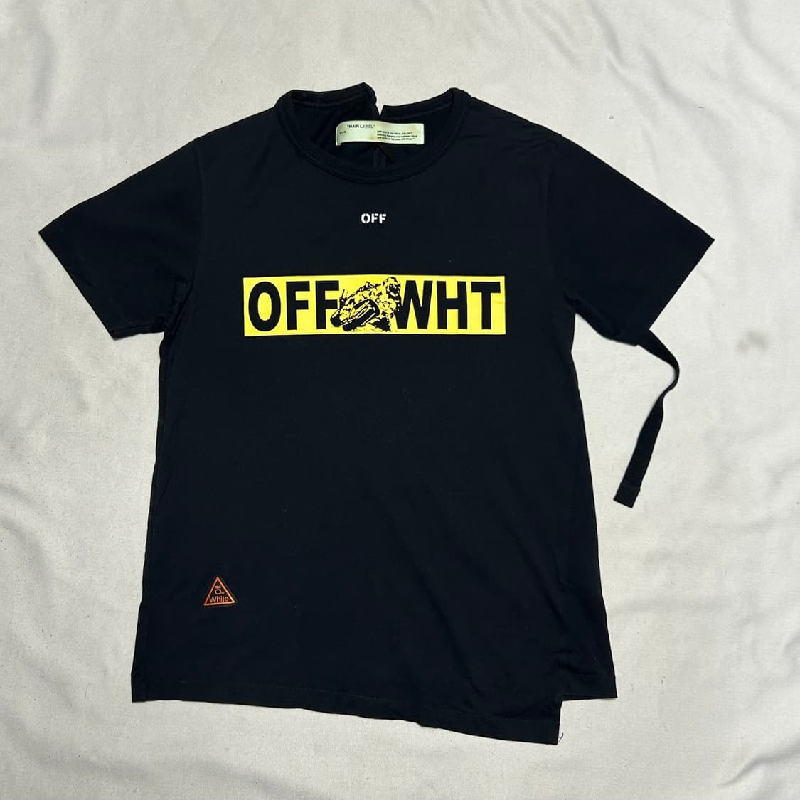 S 오프화이트 블랙 반팔티 상품이미지3