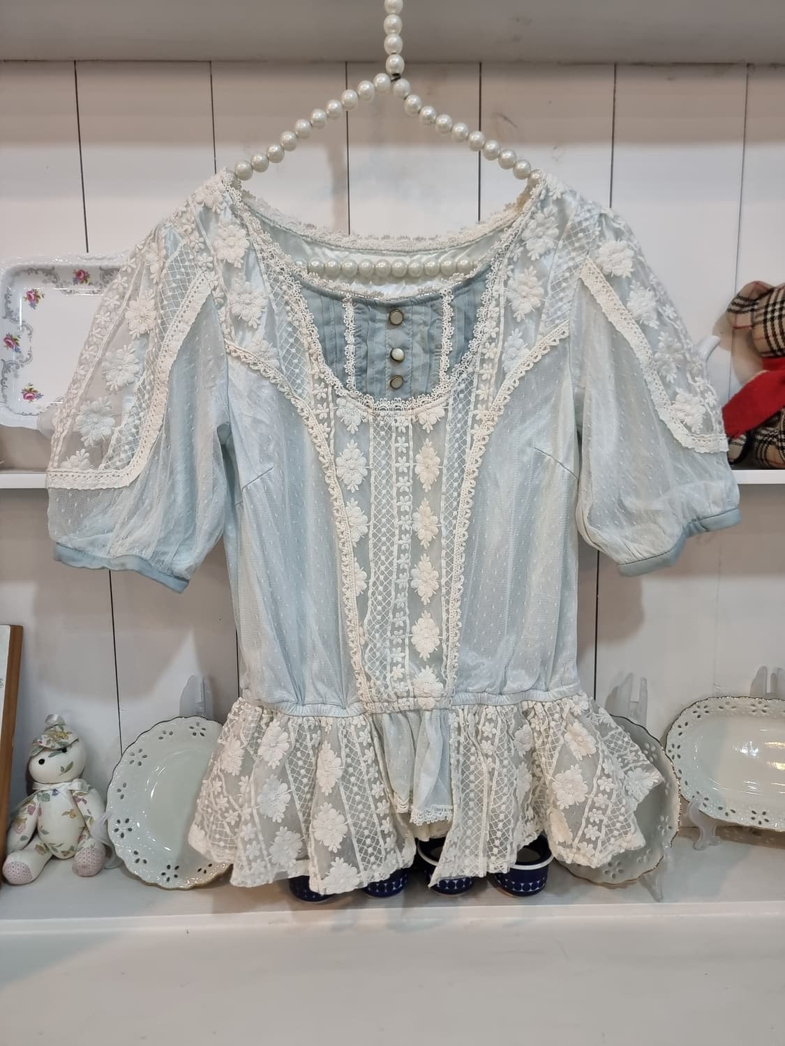 리즈리사(Liz Lisa) 소다크림 블루 레이스 페플럼 블라우스 상품이미지1