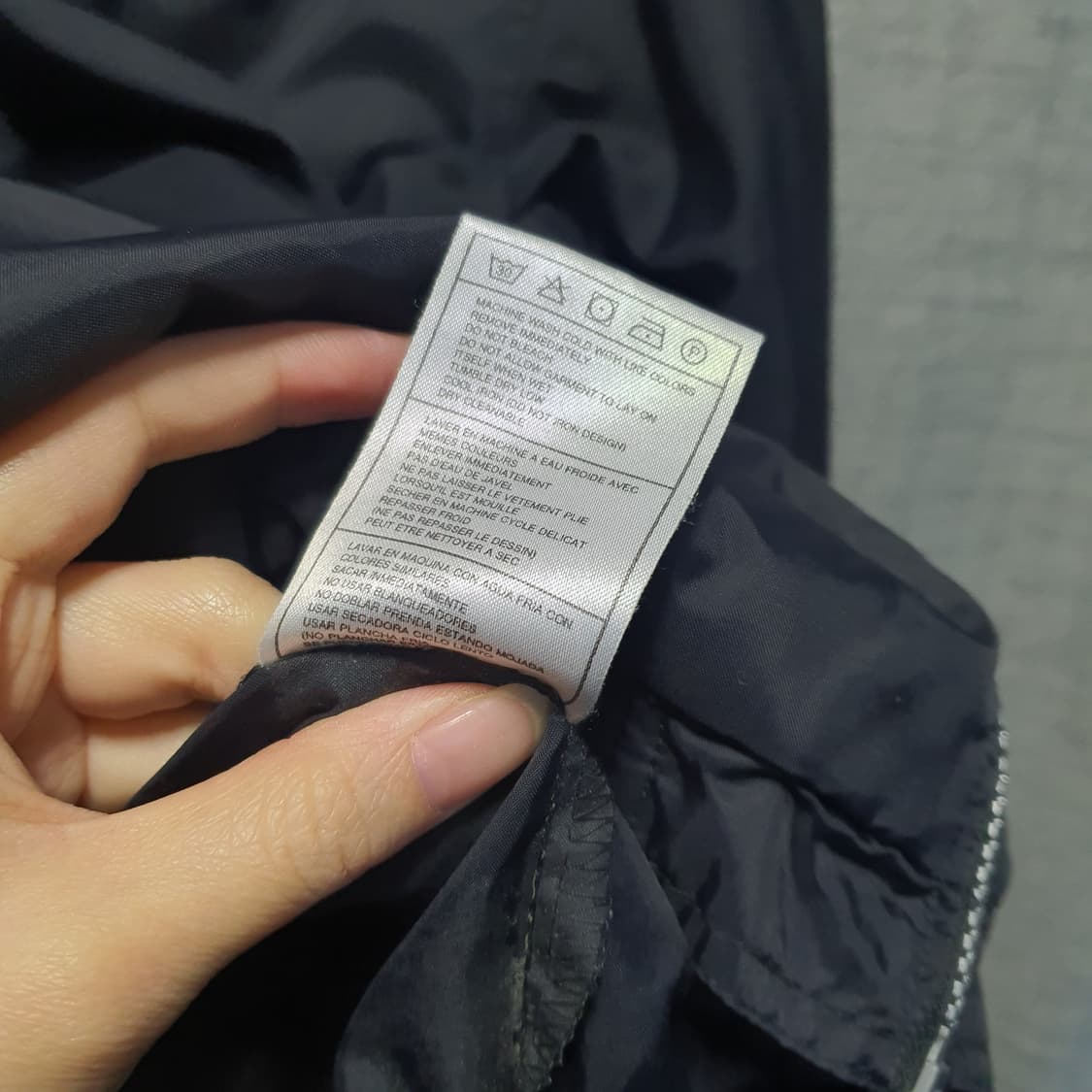 나이키 윈드브레이커 스우시  블랙 바람막이 점퍼  상품이미지5