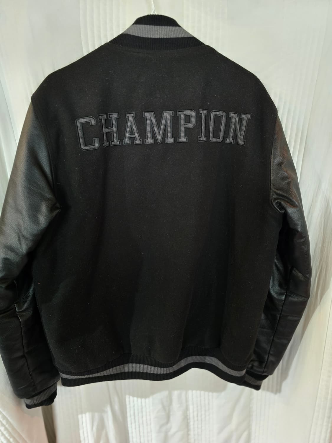 챔피온 블랙 레더 배색 스타디움 자켓 상품이미지3