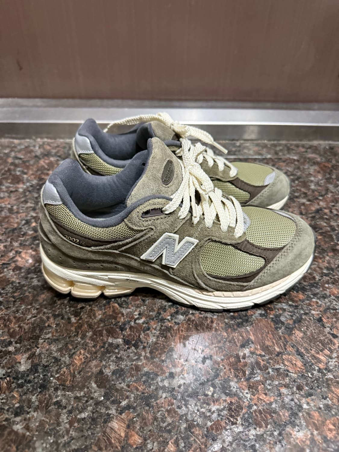 뉴발란스 2002r 카키 230 상품이미지3