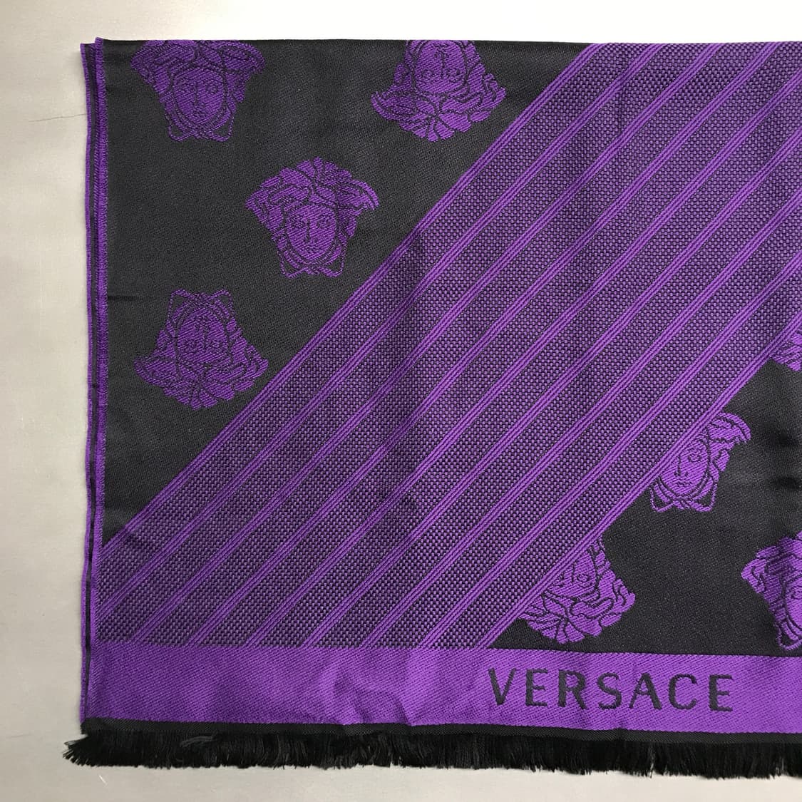 베르사체 메두사 퍼플 머플러 상품이미지3