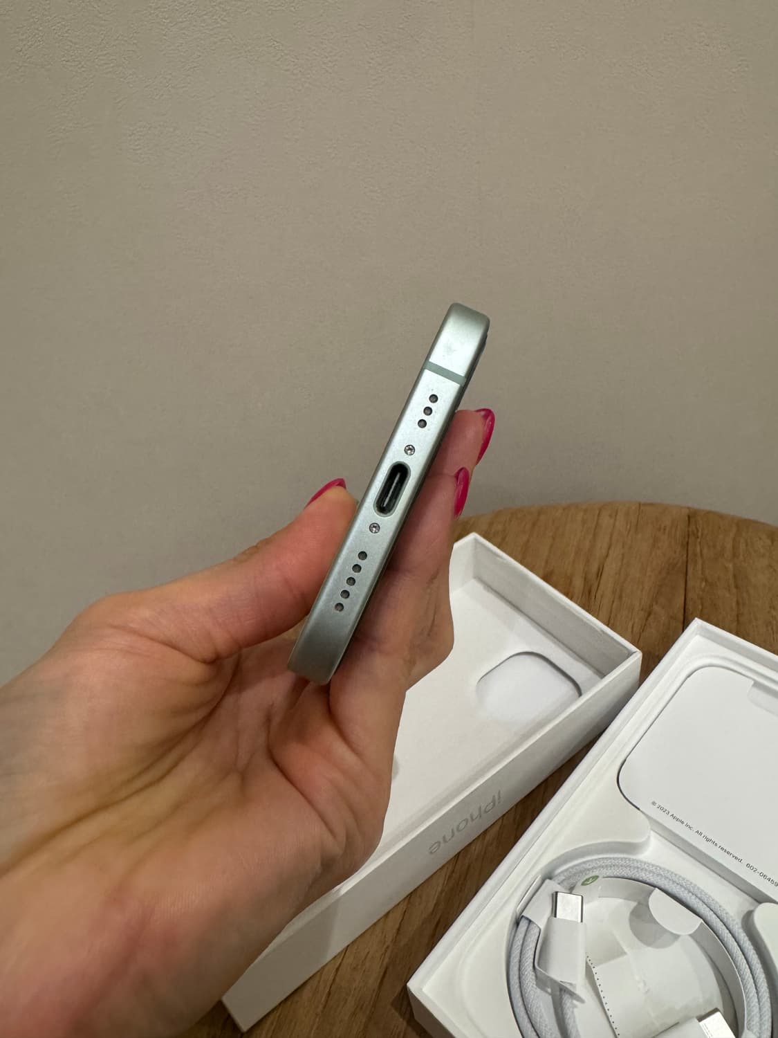 [최최상급! 상태 거의완벽!]민트 아이폰 15 256GB 육안으로보이는  상품이미지4