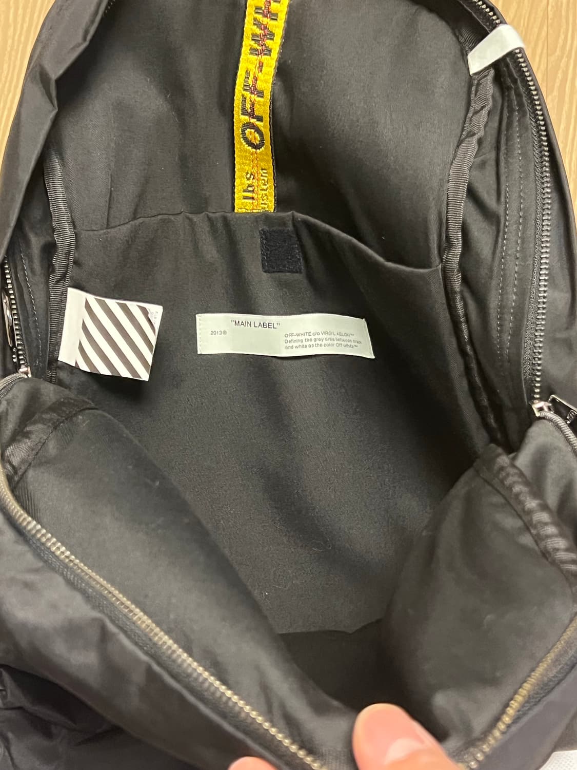 정품 오프화이트 크로스 백팩 상품이미지5