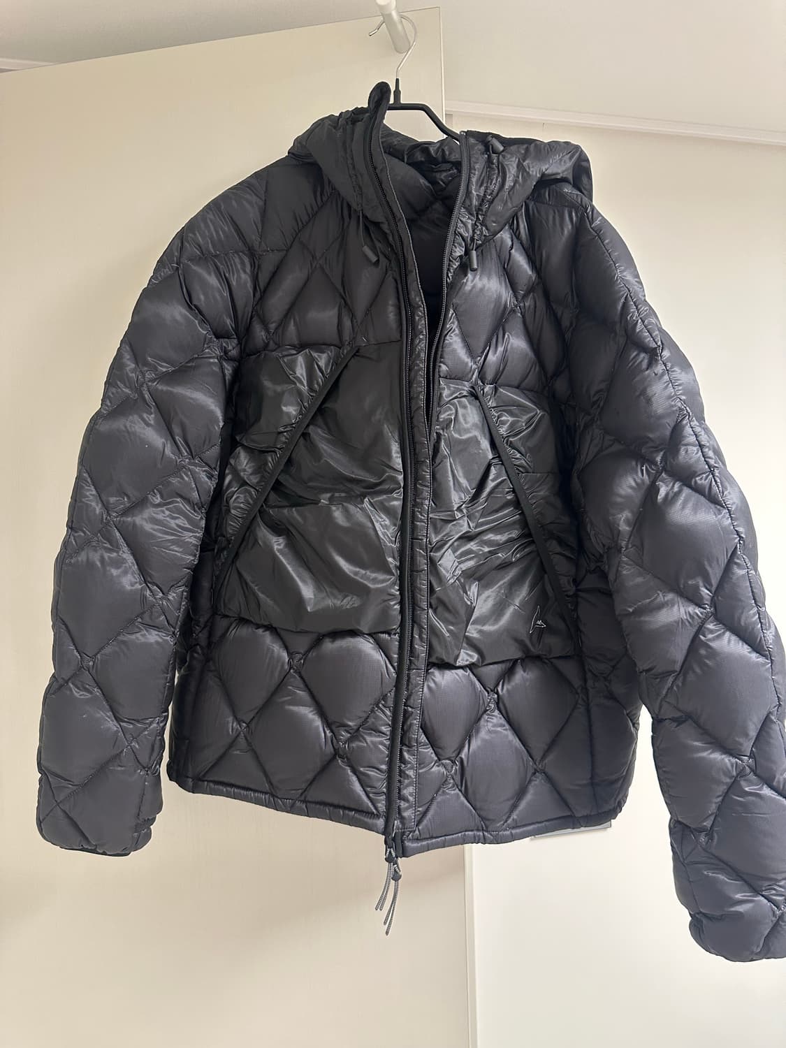 로아 라이트다운패딩 팝니다(추가금드리고 누나패딩 교환가능) 상품이미지1