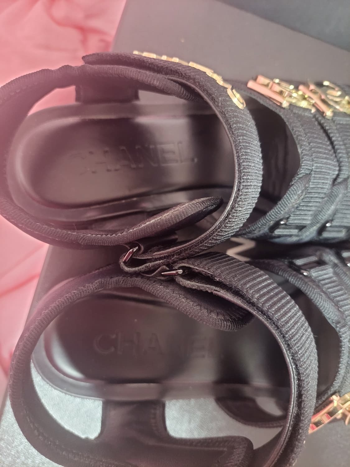 정품)급처3번신은상태좋은!샤넬 로고 블랙 벨크로 샌들 매장가270만원대 상품이미지5