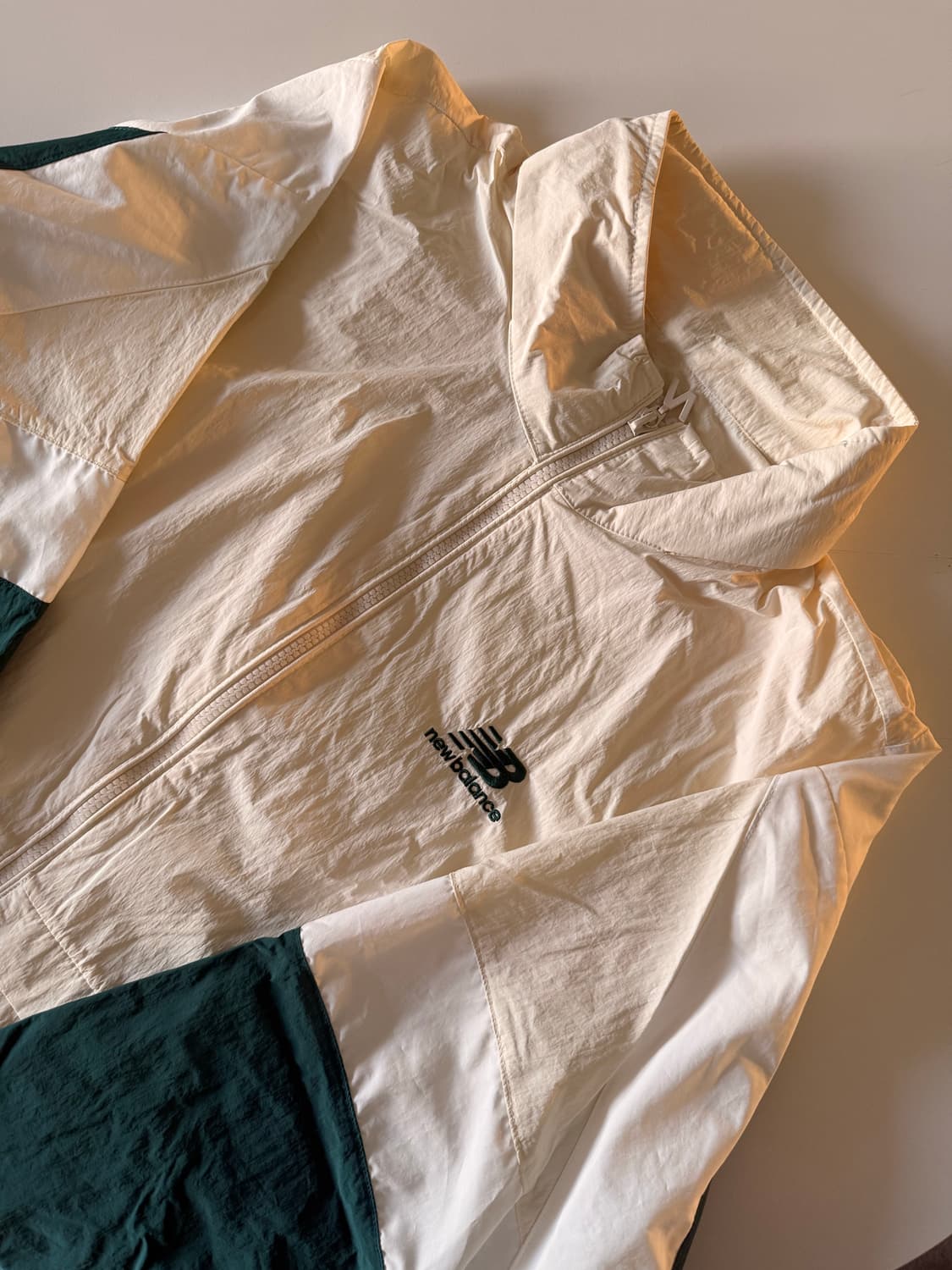 뉴발란스 UNI N플라잉 웜업 자켓 그린 색상 105사이즈 상품이미지1