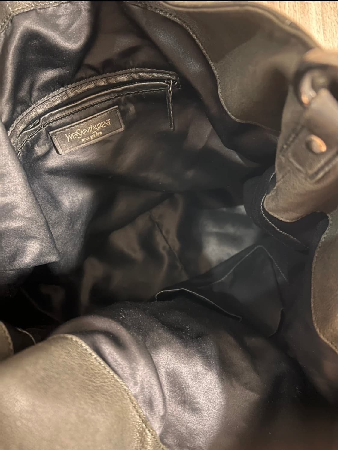 입생로랑 그레인 글로시 레더 호보백 상품이미지3