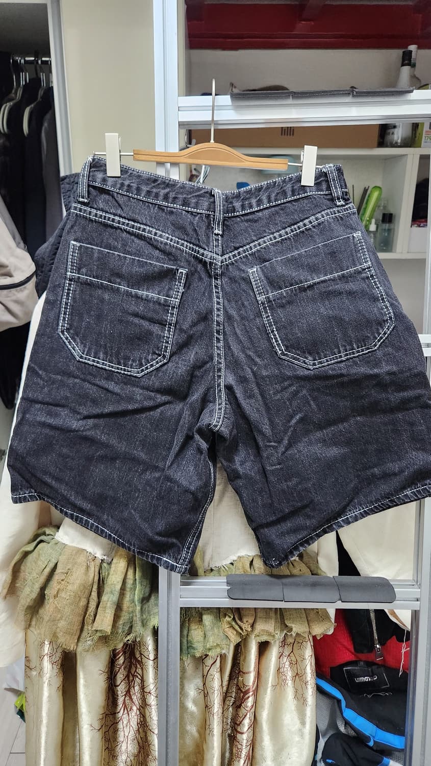 트릴리온 레인 슬럽 투턱 버뮤다 데님 쇼츠 상품이미지2