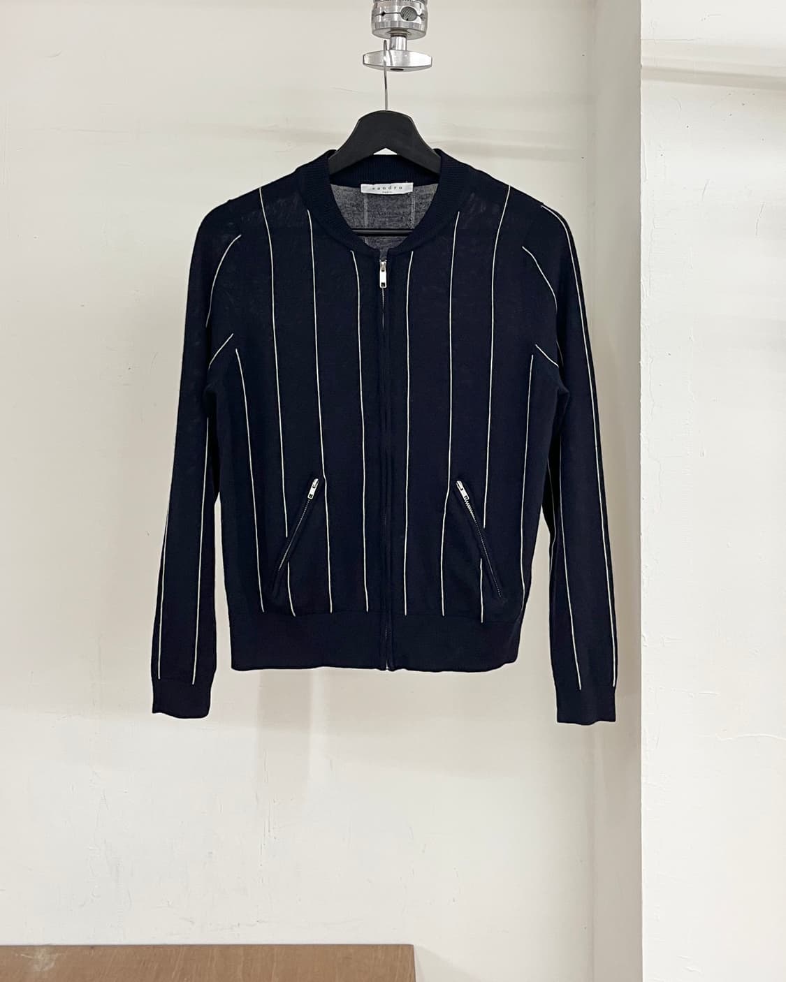 산드로 네이비 스트라이프 집업 상품이미지1