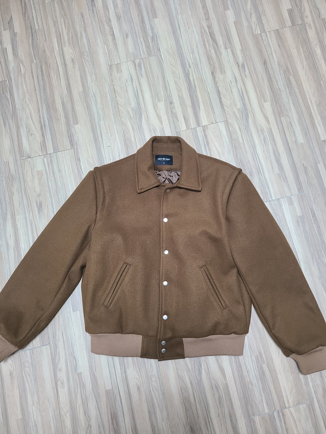 이지노이지 바시티 자켓 -브라운 2사이즈 상품이미지3