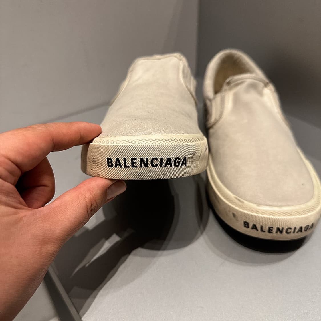 (정품/새상품) 발렌시아가 남성 화이트 블랙 PARIS 그래피티 슬립온 상품이미지4