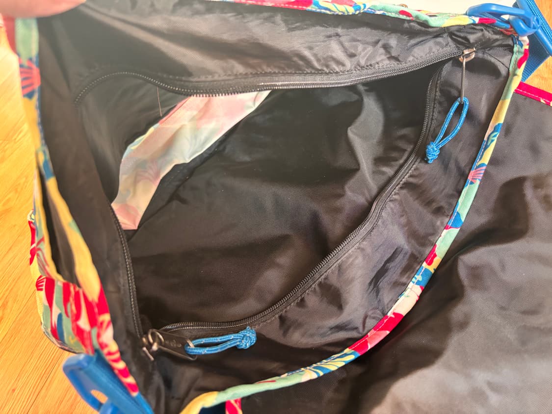 이스트팩 크로스백 상품이미지2