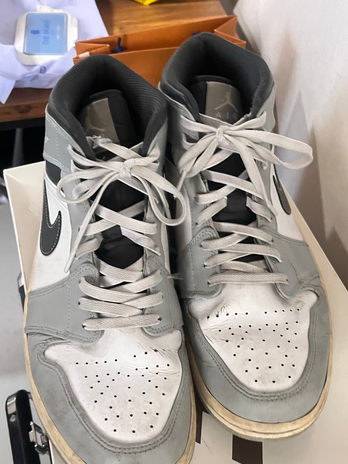 조던 1 미드 스모크 그레이 상품이미지2