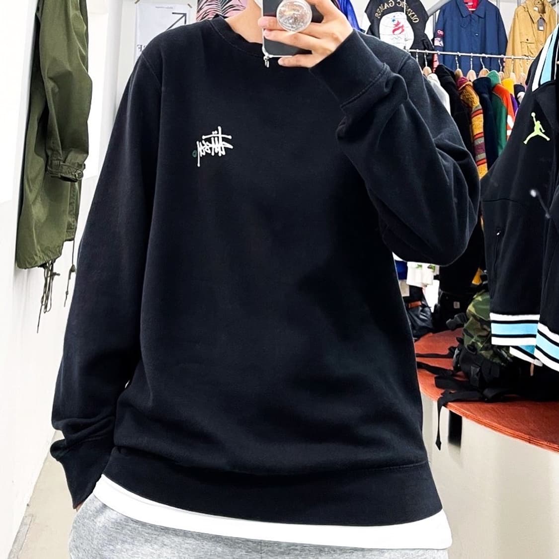 스투시 빅 스탁 로고 블랙 스웻 맨투맨 상품이미지2