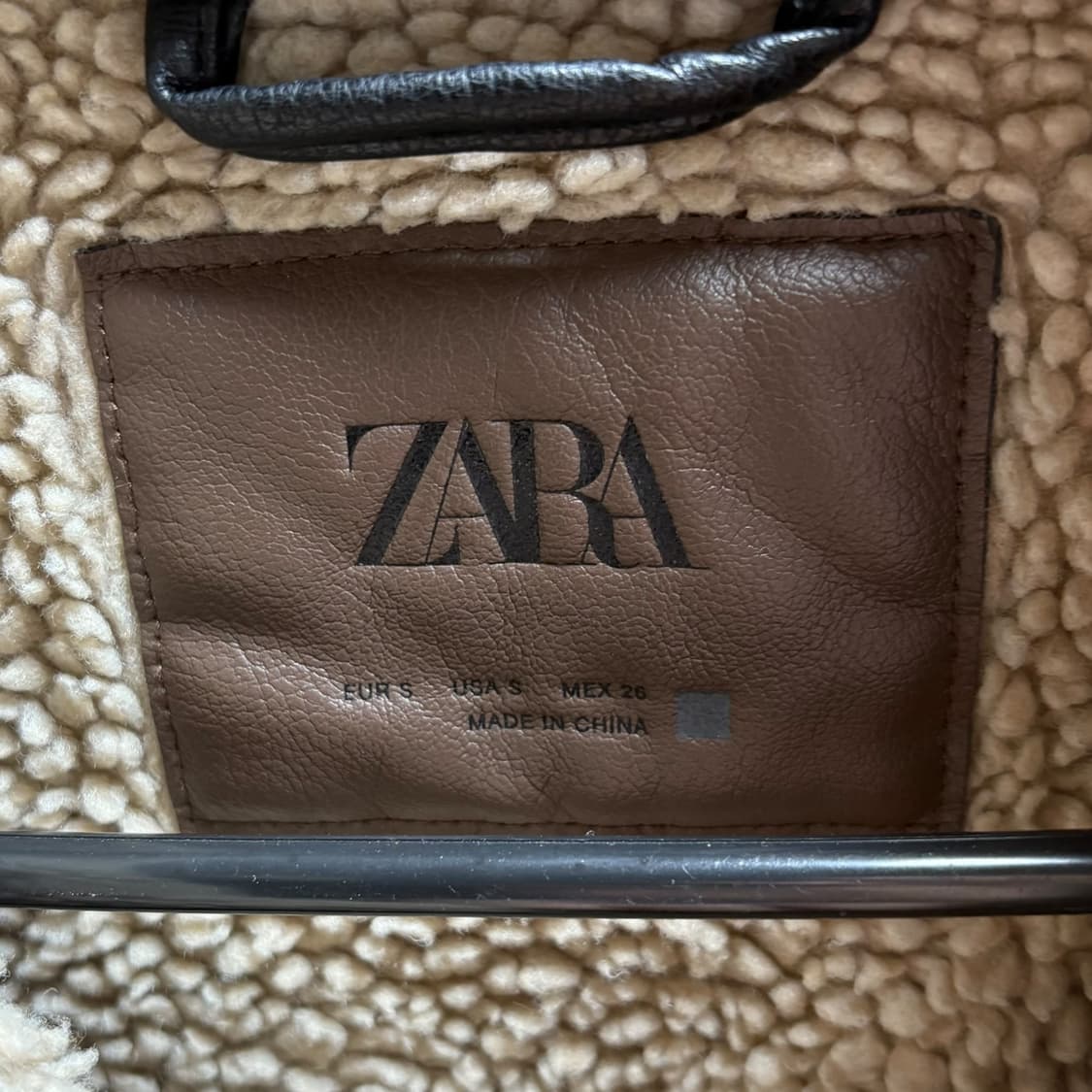 3660 자라 브라운 크롭 루즈핏 무스탕 퍼자켓 상품이미지3