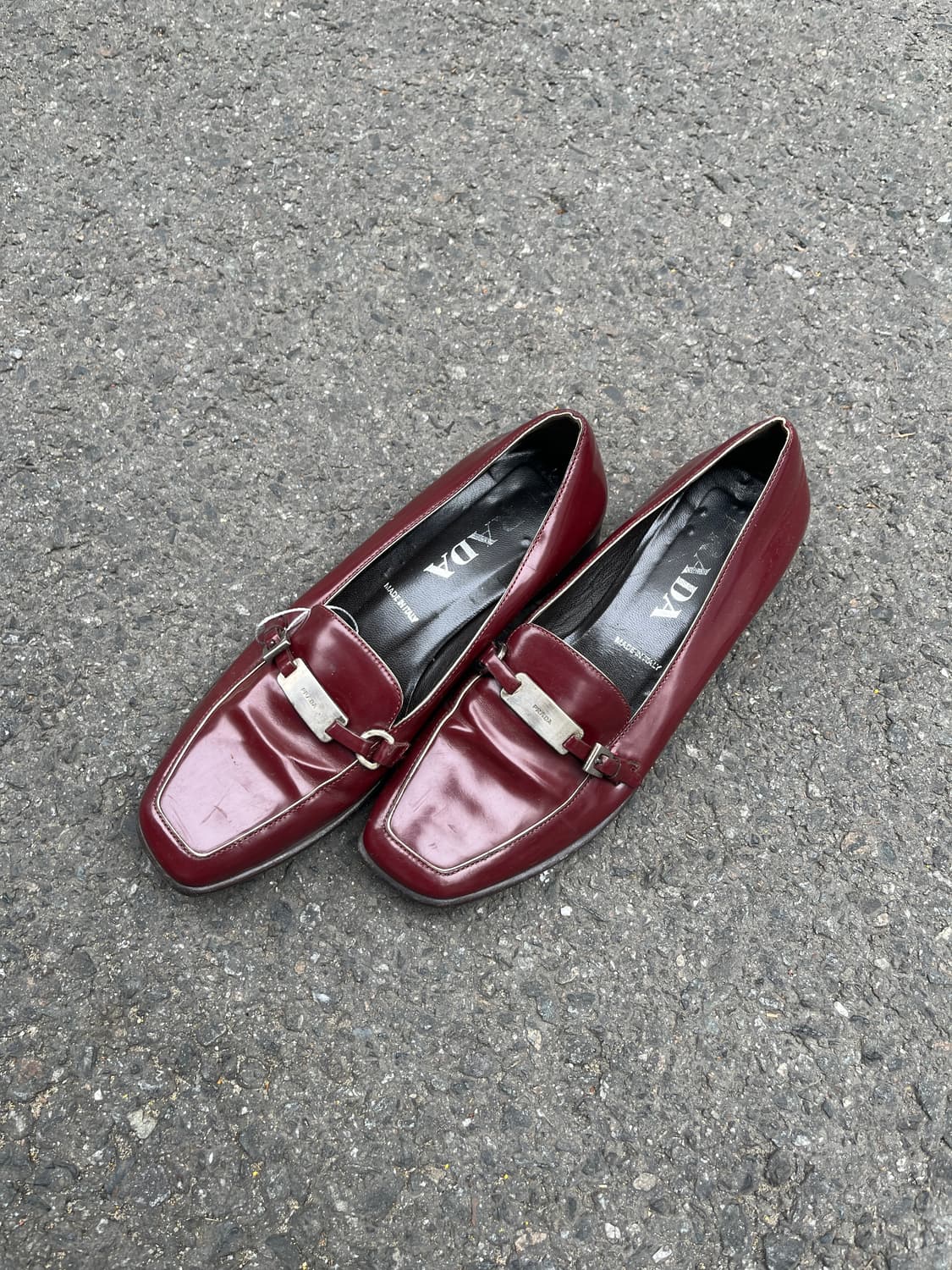 프라다 버건디 로퍼 상품이미지1