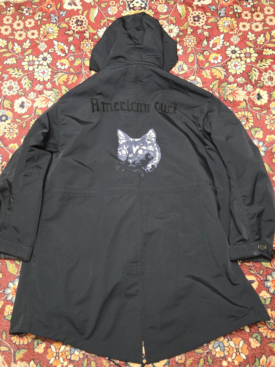 이동휘 X 커스텀멜로우(customellow) 고양이 자수 피쉬테일 야상 상품이미지1